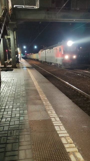 Электровоз 2ЭС6-1343 "Синара"#с грузовым поездом#пребывает на 5-ый путь#станции Бекасово-1