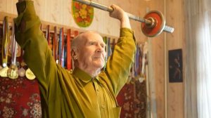«Железный дед». 93-летний спортсмен победил на Кубке России по тяжелой атлетике среди пожилых