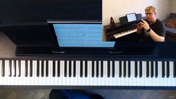 Научитесь играть Лунную сонату .