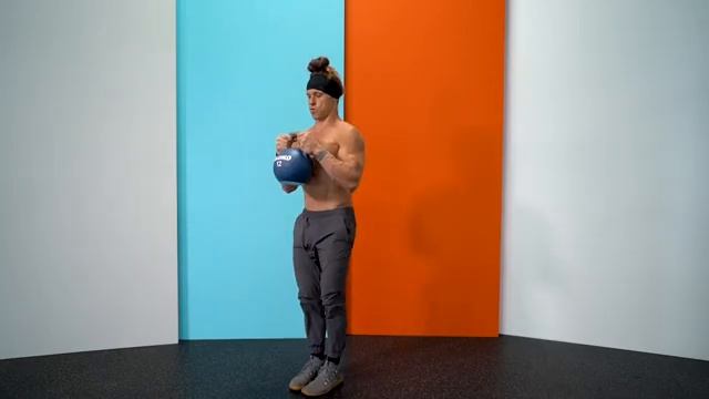 Приседания с гирей с узкой постановкой ног/Horn Grip Narrow Stance Squat смотреть онлайн