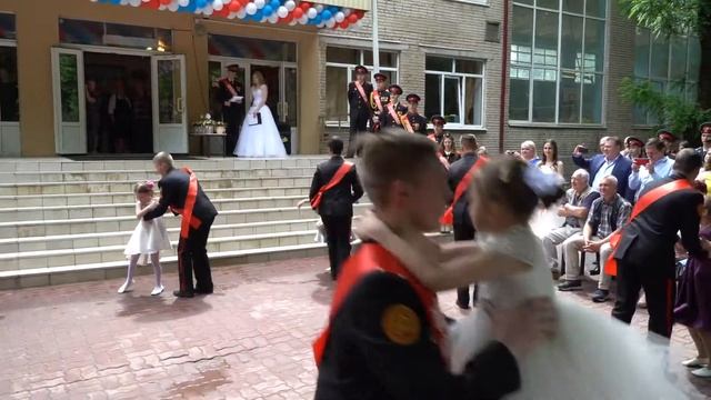 Последний звонок. Танец в кадетской школе. смотреть онлайн
