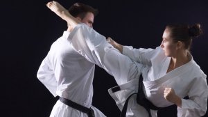 Растяжки и удары ногами в карате TY-GA