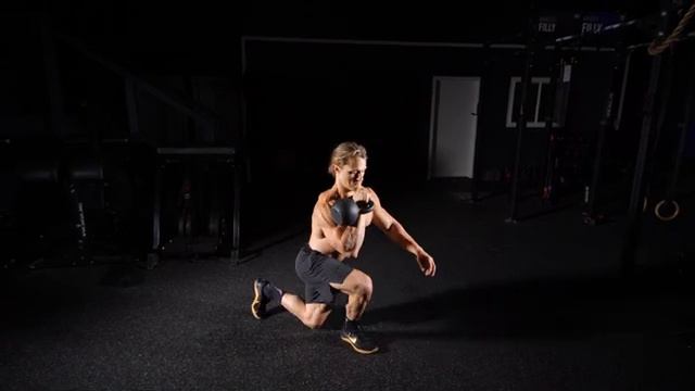 Диагональные выпады с гирей в одной руке у груди/Single Arm Kettlebell Front Rack Curtsy Squat смотреть онлайн