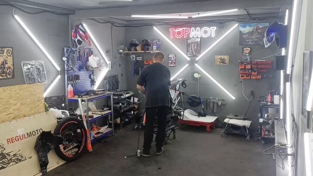 Сборка Regulmoto Crosstrec NB 350 Таймлапс смотреть онлайн