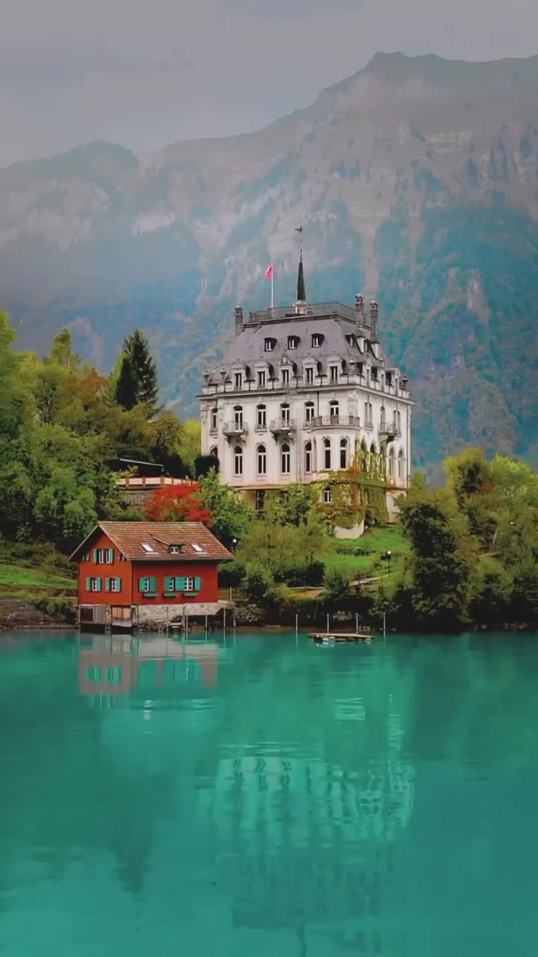 Изельтвальд - небольшой городок, окруженный Бриенским озером, который стал популярным благодаря с... смотреть онлайн