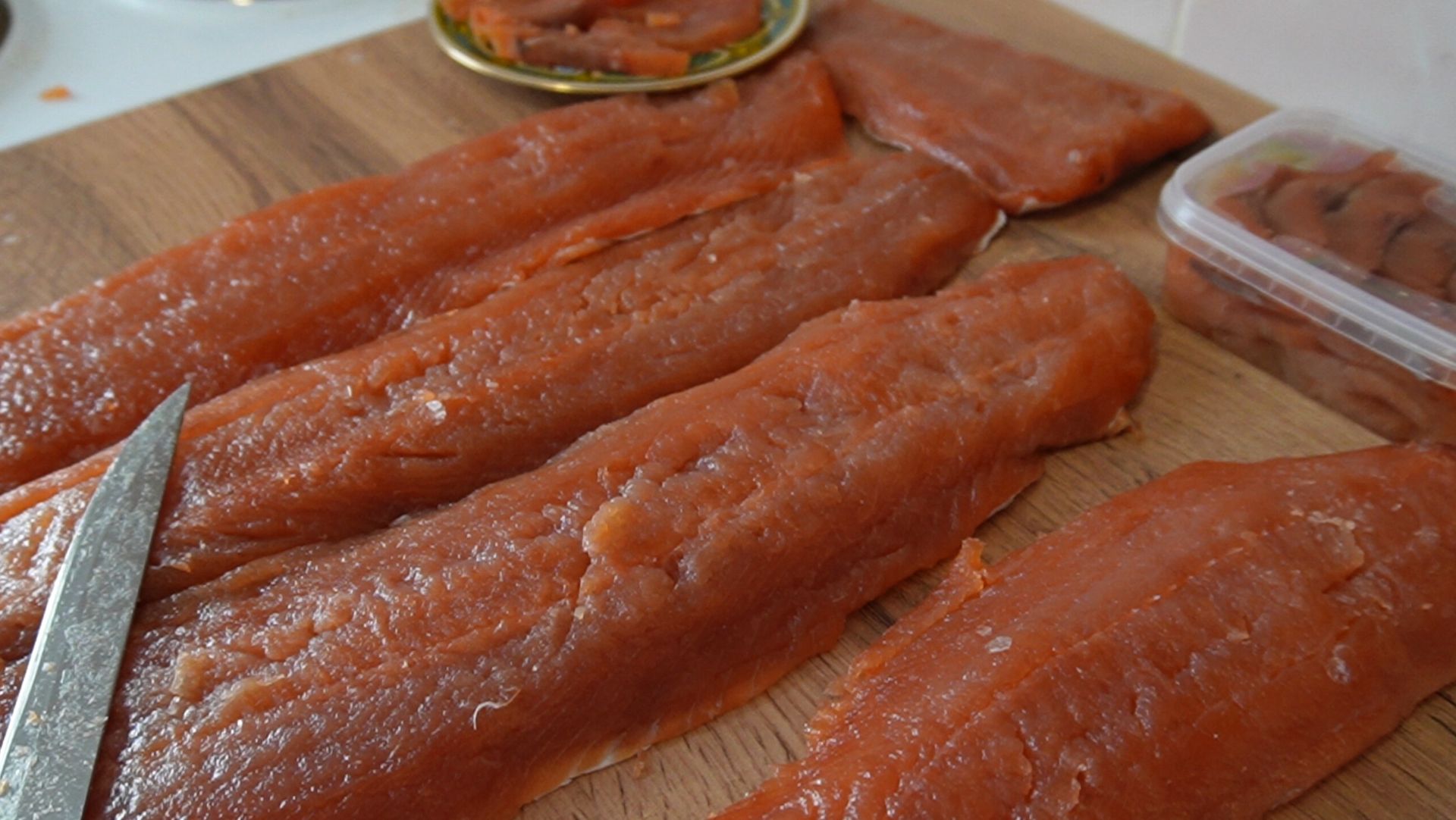 Как ВКУСНО засолить красную рыбу. Малосольный лосось. смотреть онлайн