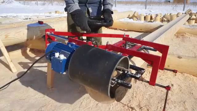 Вырезаем_получашку_на_конце_бревна_чашкорезом_ПЧК_360_с_удерживающим