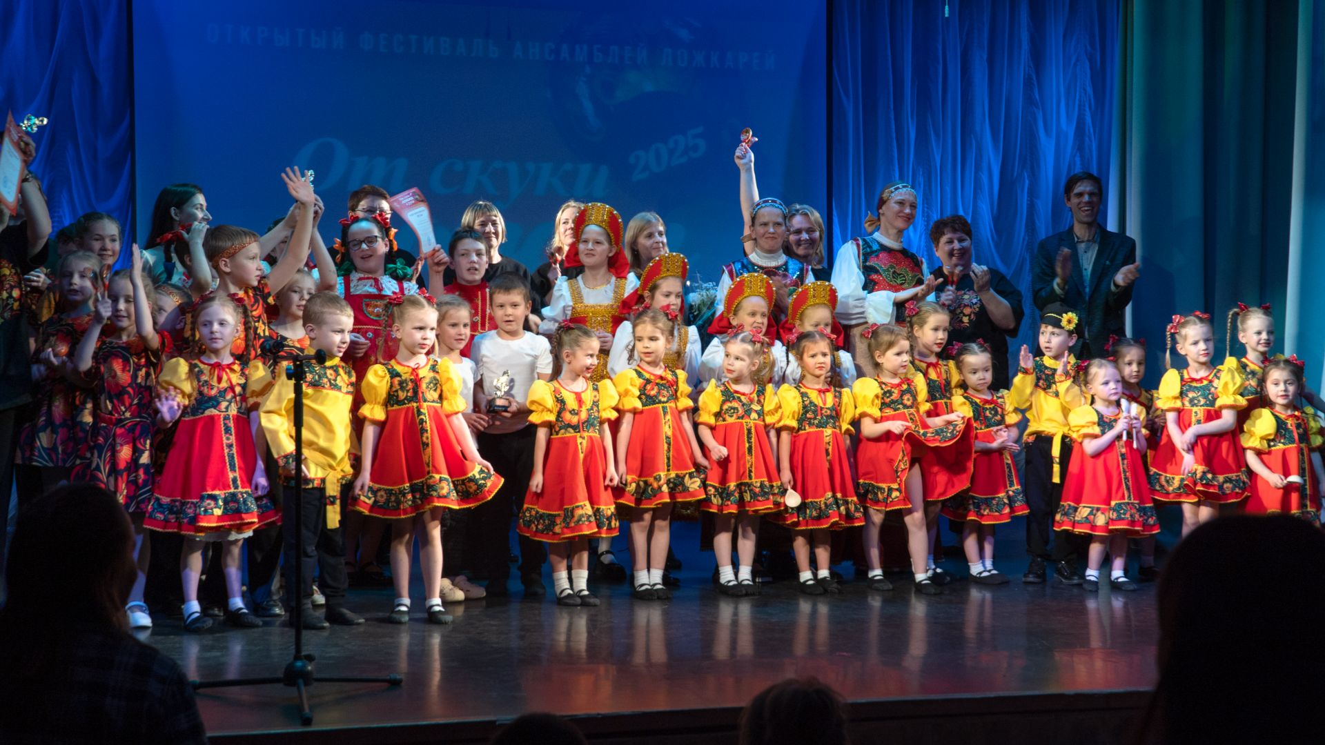 Открытый фестиваль ансамблей ложкарей «От скуки — ложки в руки-2025» смотреть онлайн