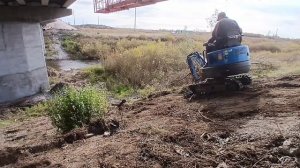 Снова ремонт автомобильного моста. Уборка территории на крутых уклонах