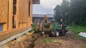 Снимаем грунт под отмостку