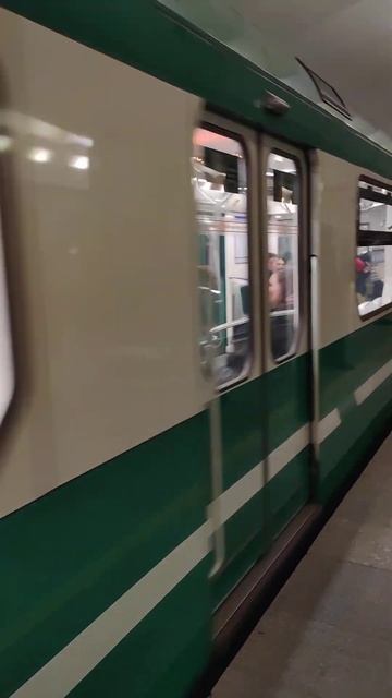 Поезд "НеВа" в Петербургском метрополитене