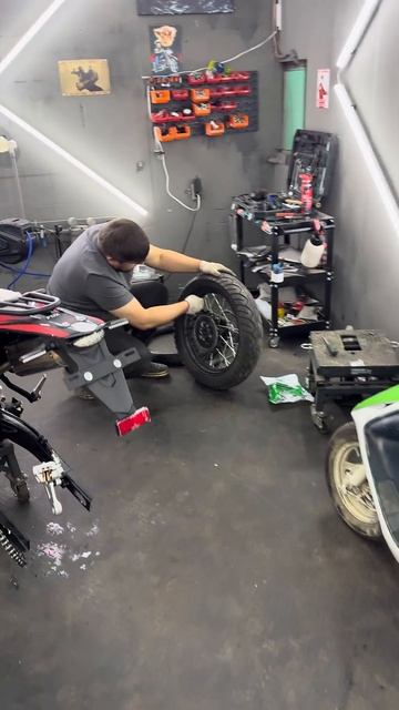 13.10 дела в ремзоне, скутер Ромы за 99.000 продается, ссылка в комментариях смотреть онлайн