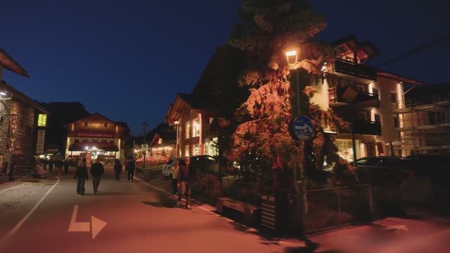 🇮🇹 Ливиньо, Италия. Уютная вечерняя прогулка по фермерской деревне. Маленький Тибет Италии смотреть онлайн