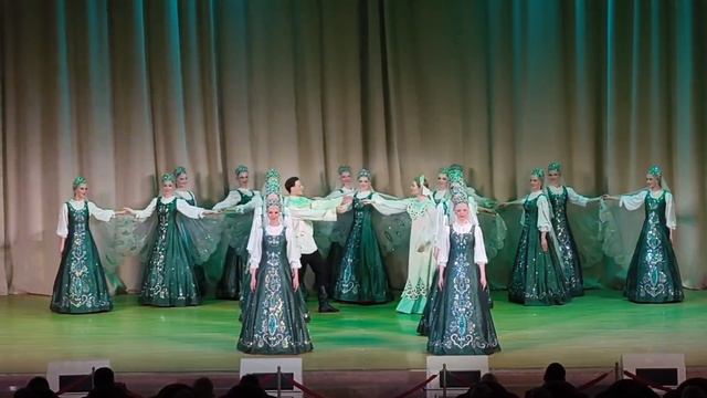 Государственный академический хореографи́ческий ансамбль «Берёзка» и́мени Надежды Надеждиной смотреть онлайн