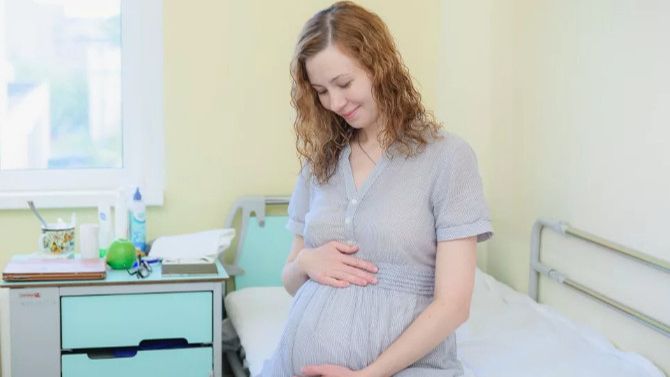 Роды позднее срока смотреть онлайн