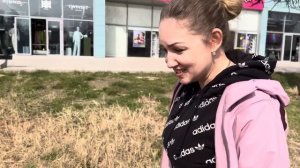 ВЛОГ На пляже в центре мазута почти нет ! Наклеили обои в комнате ! Ремонт в нашей квартире на море!