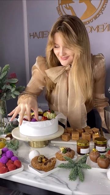 🤩Новогодний БОКС своими руками😱 #кондитер #тортдекор #моти #торт #новыйгод #cake #рецепты