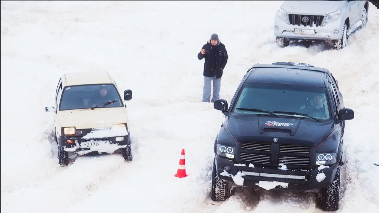 Феноменально! Ока 4х4 задирает БОЛЬШИХ внедорожников! МЕГА ТАЗ на бездорожье. смотреть онлайн