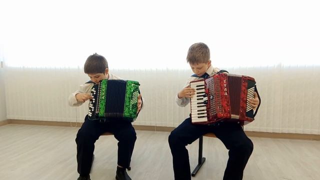 Крылусов. В хороводе. Ансамбль