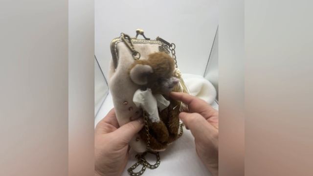 Сумочка в подарок.