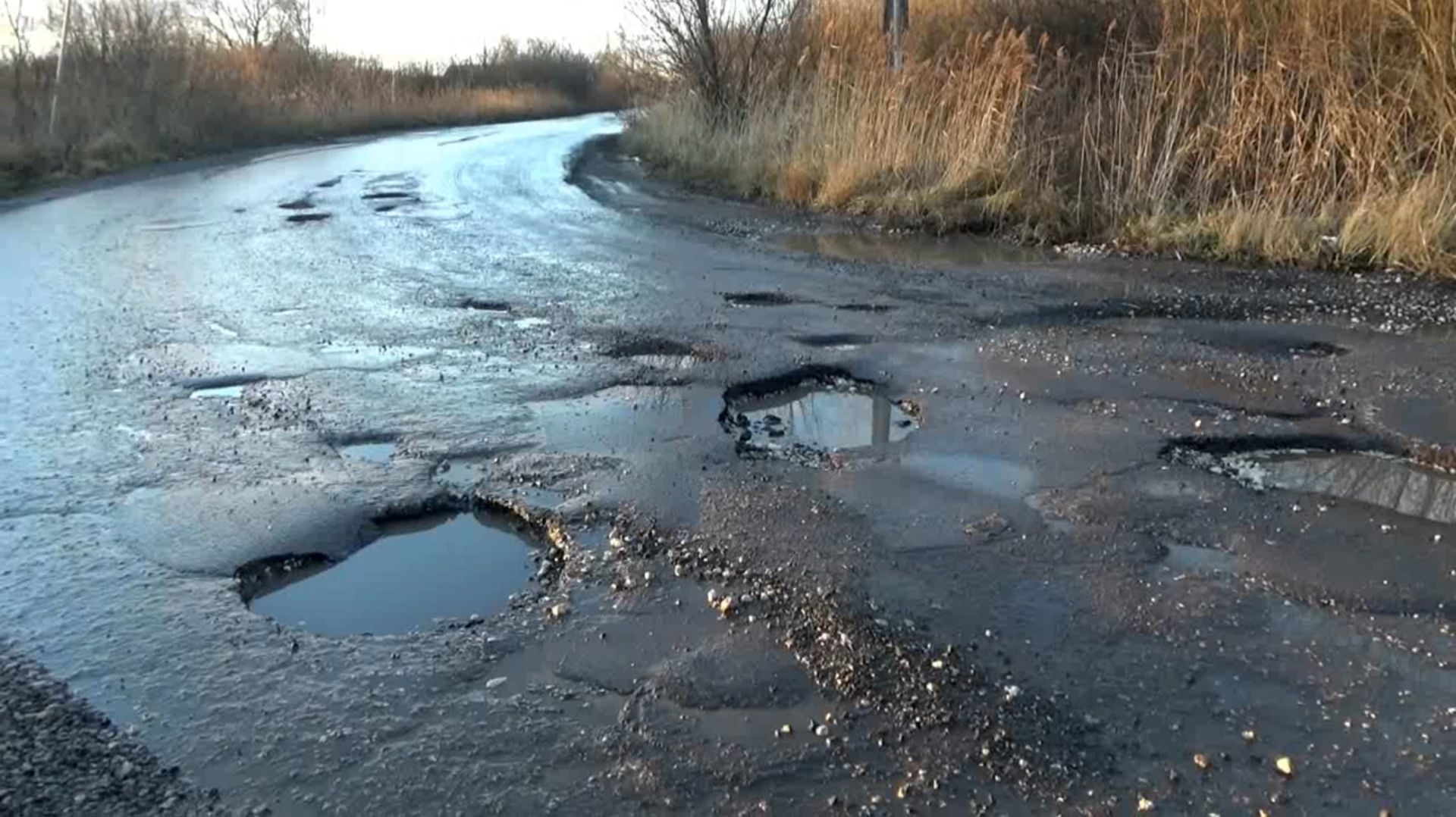 Ямы на дороге на Привокзальной улице в городе Вязники смотреть онлайн