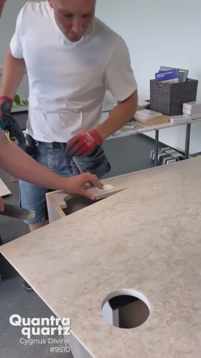 Монтаж столешницы под кварцит