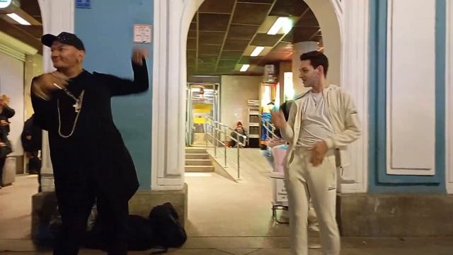 Танцр Майкл Танцует С Сашей смотреть онлайн