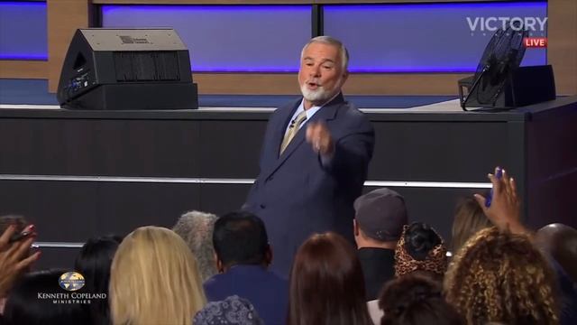 "Мое Первое Посещение Конференции Кеннета Коупленда" - Мелисса Догерти - Анализ Движения Слово Веры смотреть онлайн