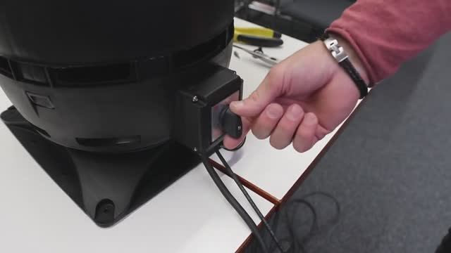 Замена двигателя в крышном вентиляторе серии FLOW. смотреть онлайн