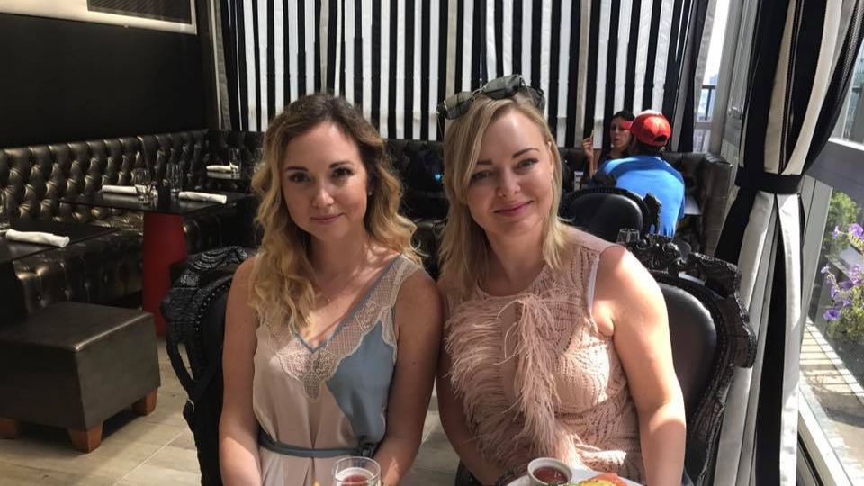 Я смотрю в зеркала, в себе уверена! смотреть онлайн