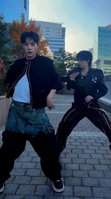 Challenge "Doit" with Hyunjin and Haru смотреть онлайн
