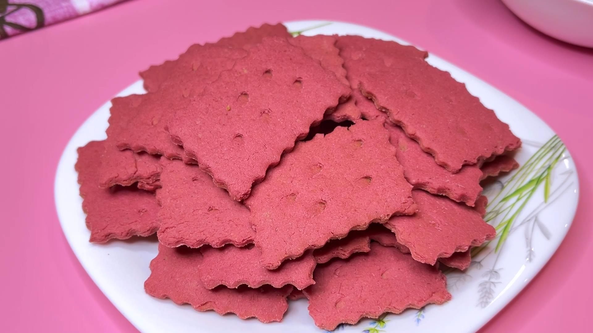 Красные хрустящие крекеры ПП. Несладкие крекеры без глютена.