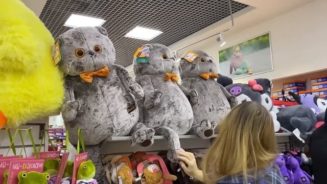 Едем за ПОКУПКАМИ с Алисой / Шоппинг перед Новым Годом / Любимый Василек примерка новых костюмов ! смотреть онлайн