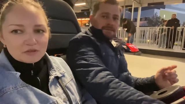 ВЛОГ Вечерняя Анапа ВЕСЕЛОЕ НАСТРОЕНИЕ‼️Катаемся на машинках и гуляем в парке аттракционов ✅ смотреть онлайн