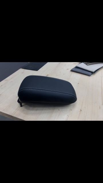 Hyundai Solaris 1. Авточехлы + перетяжка подлокотника смотреть онлайн