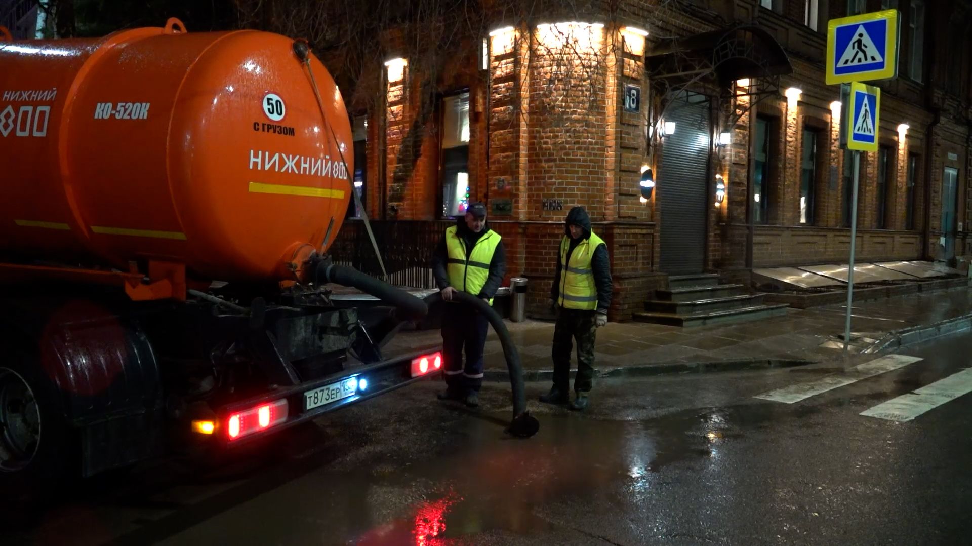 В Нижнем Новгороде бригады круглосуточно работают на дорогах смотреть онлайн