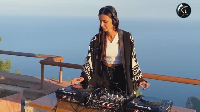 SONIQUE - Sky Remix смотреть онлайн