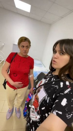 Не успела отойти от наркоза, уже на ногах.