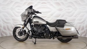 Harley-Davidson CVO Street Glide vin 5HD1PX65XPB953316