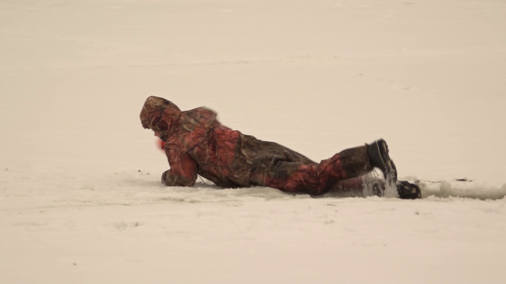 Спасатели напоминают новосибирцам об опасности тонкого льда смотреть онлайн