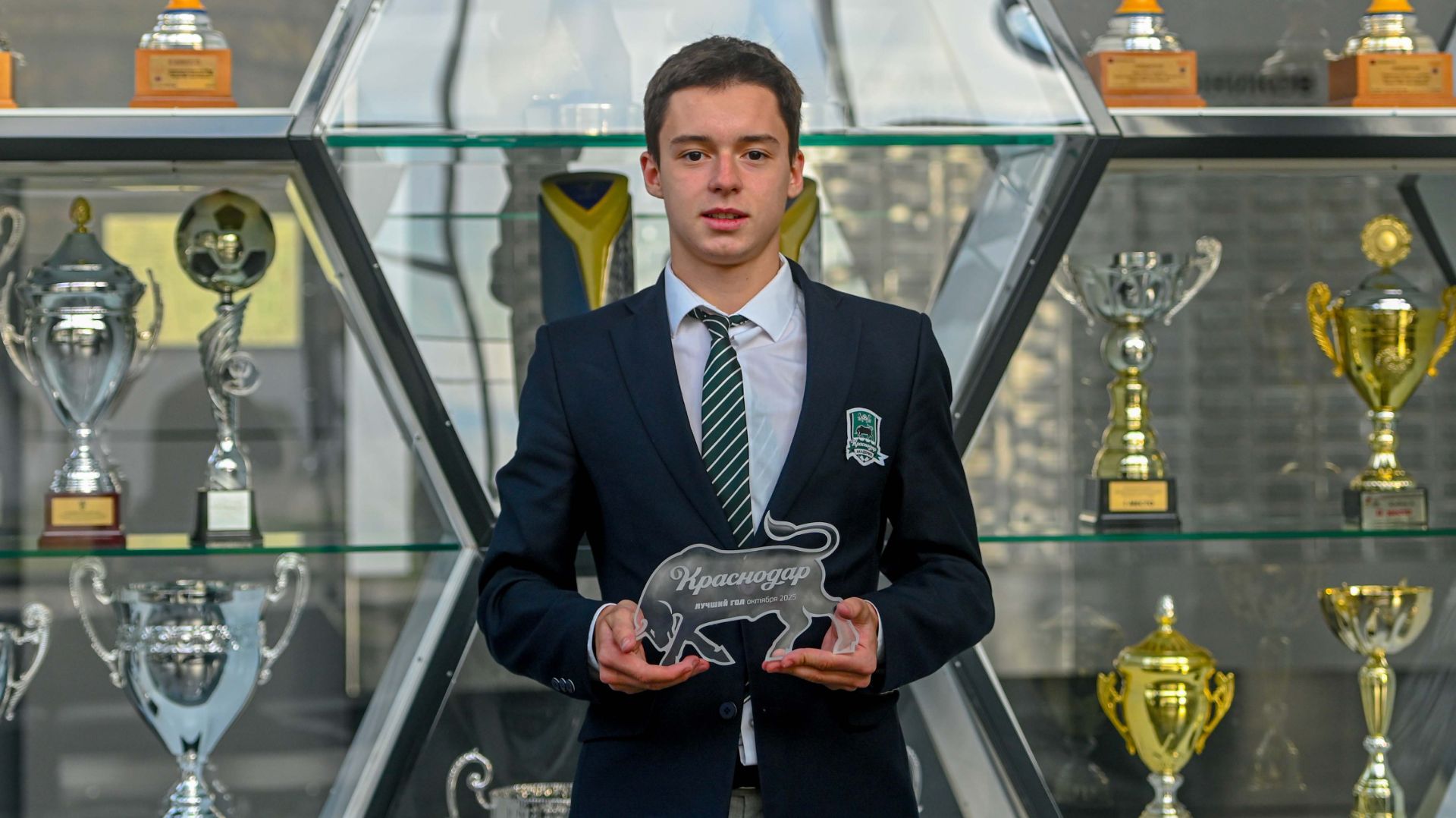 Виктор Попандопуло – автор лучшего гола среди старших команд Академии ФК «Краснодар» в октябре 2025 смотреть онлайн