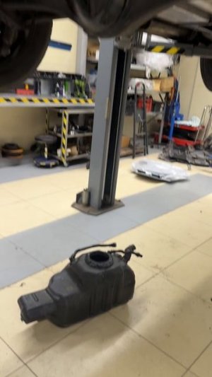 Установка увеличенного топливного бака на бензиновый Lexus LX600