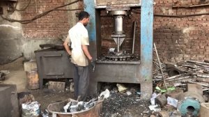 Процесс утилизации роторов электродвигателей и электрических кабелей. Пакистан