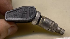 Датчики давления в шинах (TPMS) - замена элементов питания (батареек)