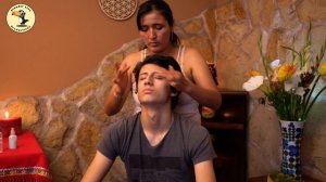 Un masaje relajante con sonidos suaves y la voz susurrante de Doña Esperanza (ASMR en español)