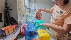 Деваться некуда. Новое окно и вечерние покупки