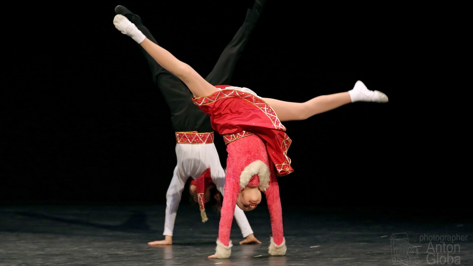 «На катке», Ансамбль танца "Карусель". "At the ice rink", Dance ensemble "Carousel". смотреть онлайн