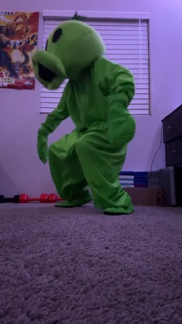 Мама: станцуй нам что то, гости же пришли Я: нет, пошла Мама: а за сотку?) Я: смотреть онлайн