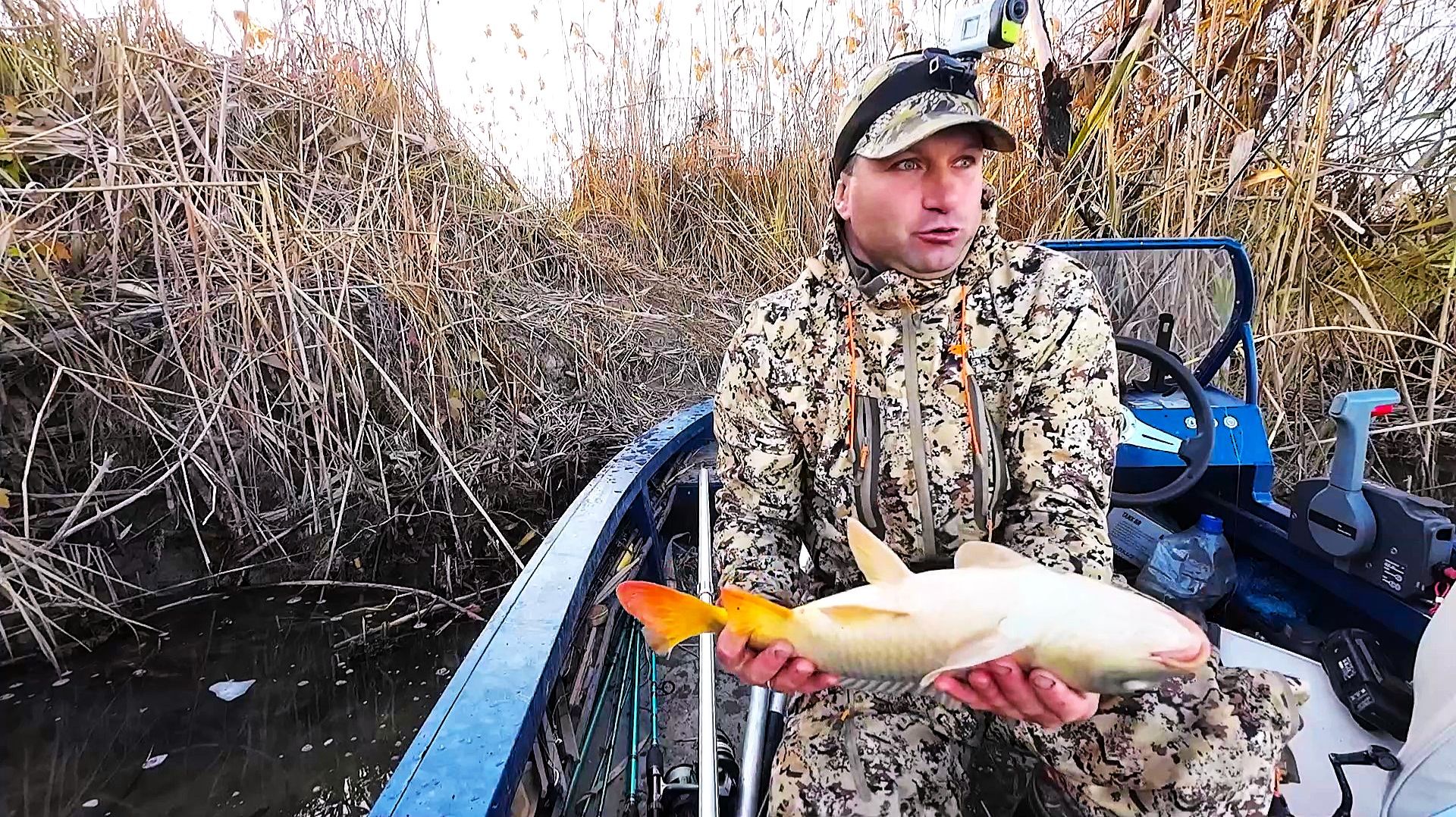 РЫБАЛКА КАК ИЗ ПУЛЕМЁТА, РИСКНУЛ И УГАДАЛ - САЗАНА ПОЙМАЛ! Домик для рыбалки "В гостях у Клёвого Кра смотреть онлайн