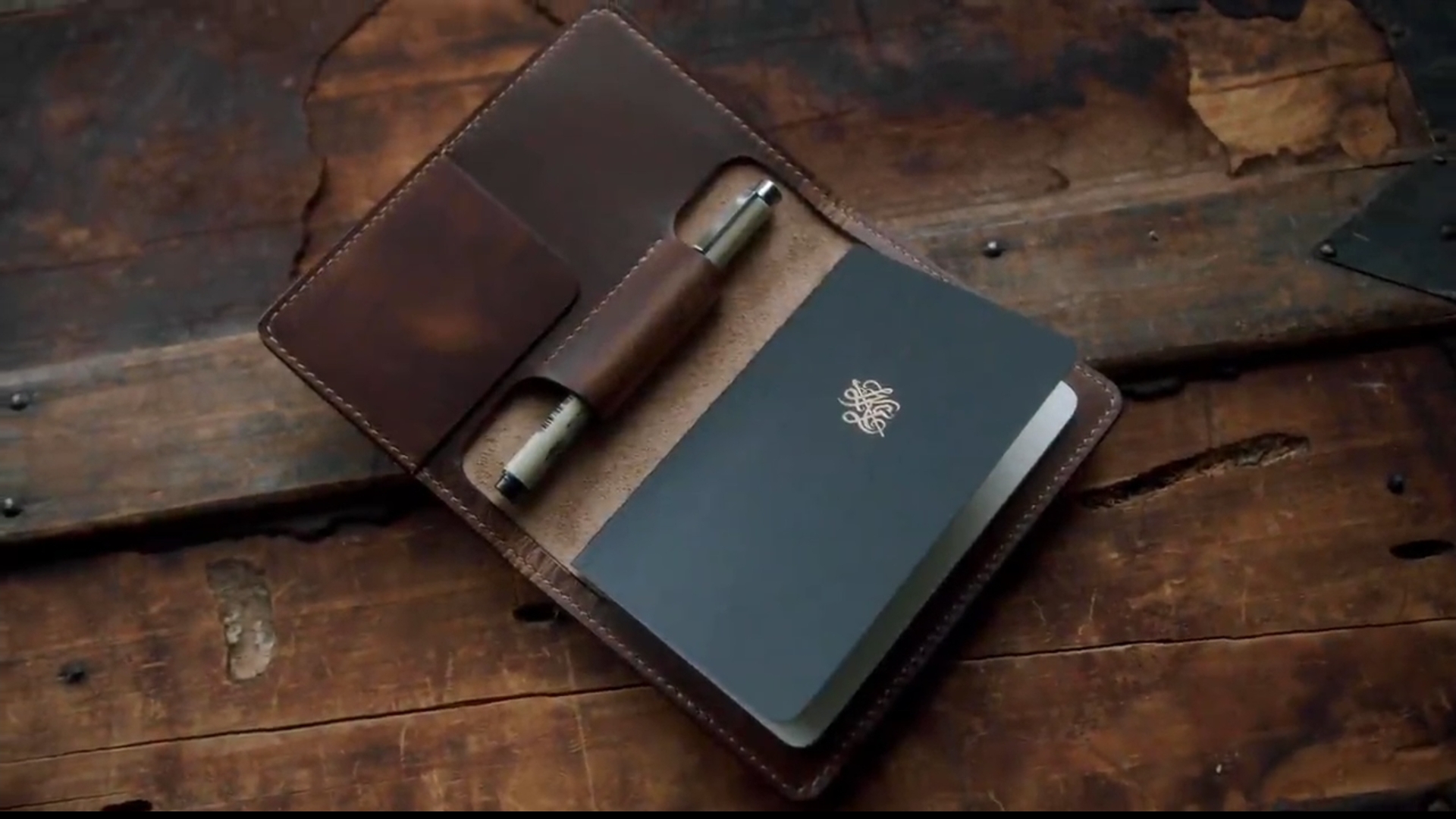 Обложка для ежедневника с держателем ручки